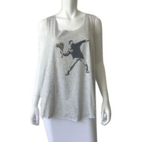 Dude Throwing Flower Bouquet Tank - Picture 4 of 4